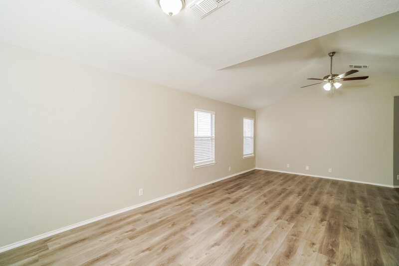1,910/Mo, 8514 Chickasaw Blf Converse, TX 78109 Living Room View 2