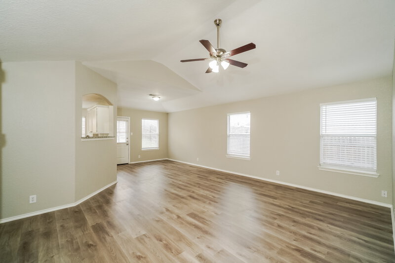 1,910/Mo, 8514 Chickasaw Blf Converse, TX 78109 Living Room View 3