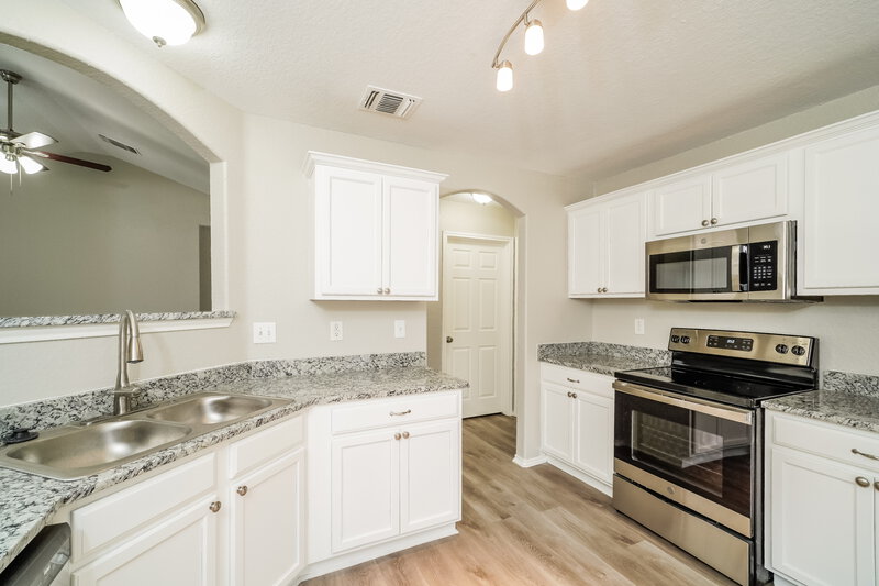 1,910/Mo, 8514 Chickasaw Blf Converse, TX 78109 Kitchen View 2