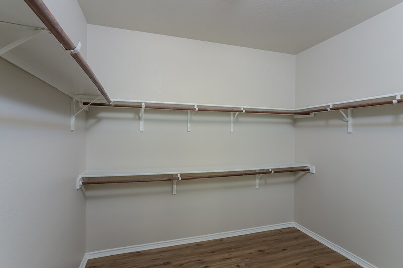 1,750/Mo, 654 Sea Eagle San Antonio, TX 78253 Walk In Closet View