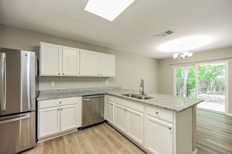 0/Mo, 4234 Sunrise Cove Dr San Antonio, TX 78244 Kitchen View