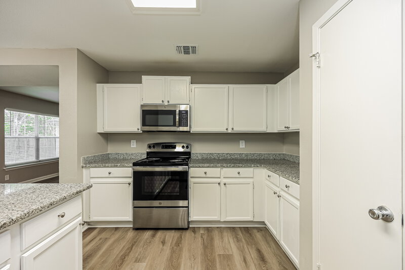 0/Mo, 4234 Sunrise Cove Dr San Antonio, TX 78244 Kitchen View 2