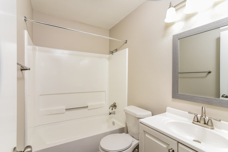 1,685/Mo, 4234 Sunrise Cove Dr San Antonio, TX 78244 Bathroom View