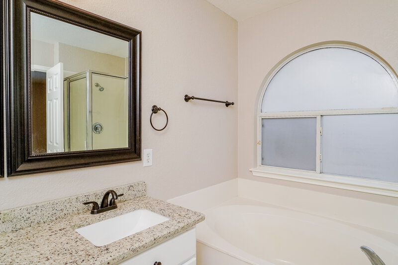 2,375/Mo, 17243 Ashbury Lodge San Antonio, TX 78247 Main Bathroom View