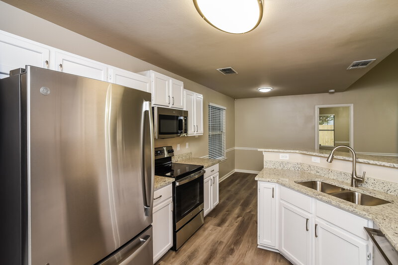 1,840/Mo, 9503 Gillcross Way San Antonio, TX 78250 Kitchen View 2