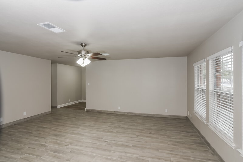 2,005/Mo, 10507 Stone Creek Pl San Antonio, TX 78254 Living Room View 2