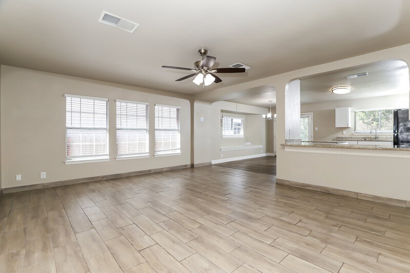 1,815/Mo, 10507 Stone Creek Pl San Antonio, TX 78254 Living Room View 3