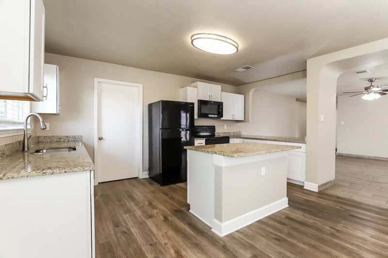 1,815/Mo, 10507 Stone Creek Pl San Antonio, TX 78254 Kitchen View