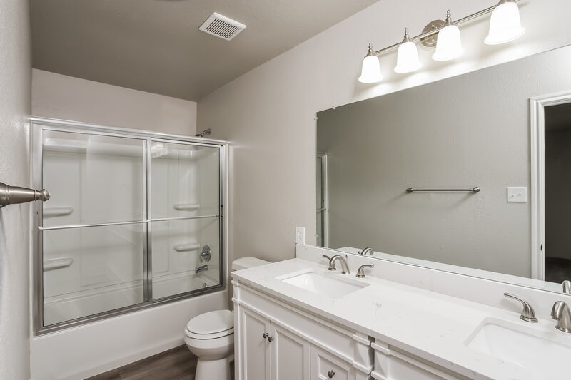 2,005/Mo, 10507 Stone Creek Pl San Antonio, TX 78254 Main Bathroom View