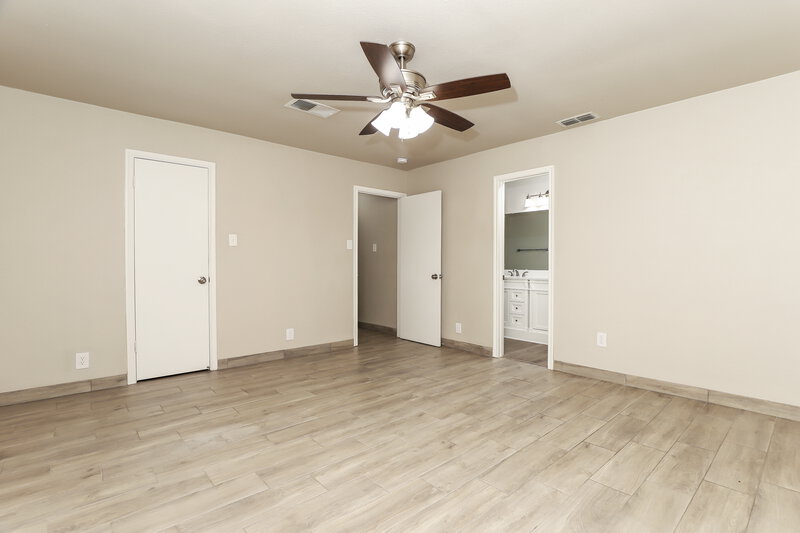 1,815/Mo, 10507 Stone Creek Pl San Antonio, TX 78254 Main Bedroom View 2