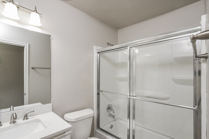 2,005/Mo, 10507 Stone Creek Pl San Antonio, TX 78254 Bathroom View