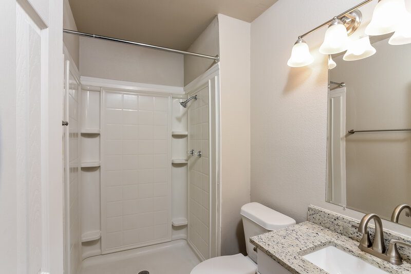 2,710/Mo, 9478 Greens Pt San Antonio, TX 78250 Main Bathroom View