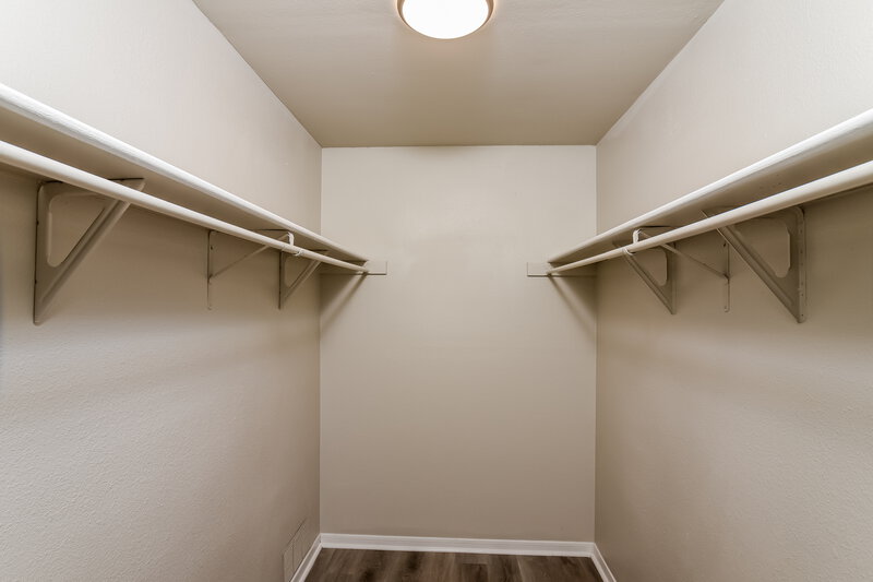 2,710/Mo, 9478 Greens Pt San Antonio, TX 78250 Walk In Closet View