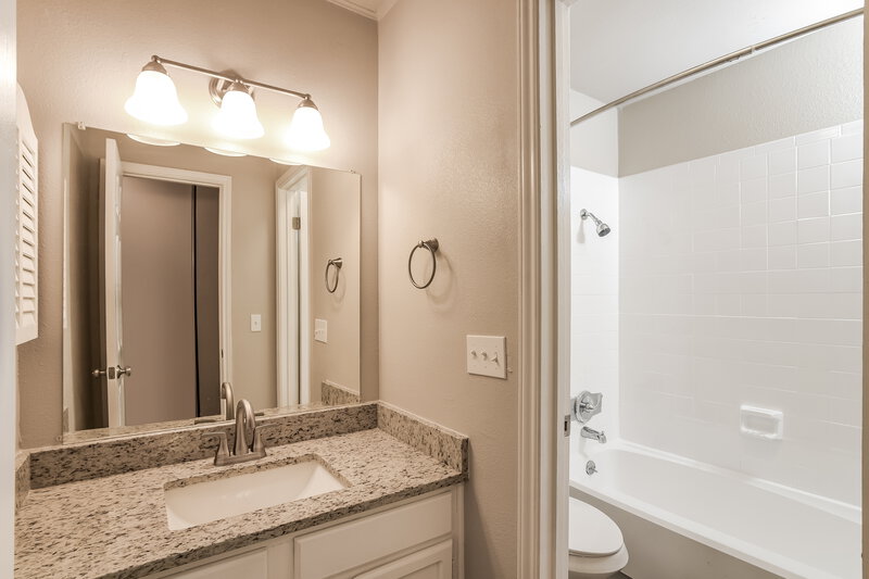 2,710/Mo, 9478 Greens Pt San Antonio, TX 78250 Bathroom View