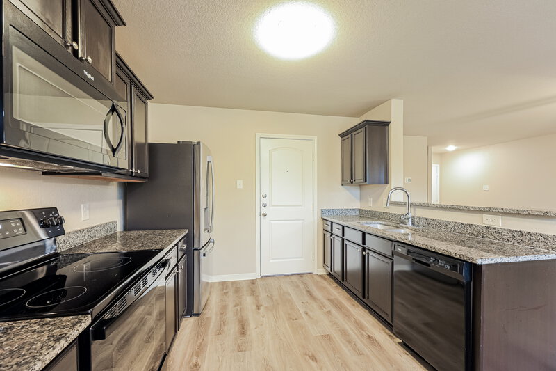 1,630/Mo, 6427 Woodcliff Bnd San Antonio, TX 78222 Kitchen View 2