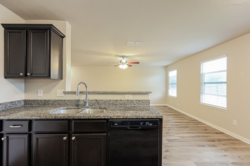 1,630/Mo, 6427 Woodcliff Bnd San Antonio, TX 78222 Kitchen View 3