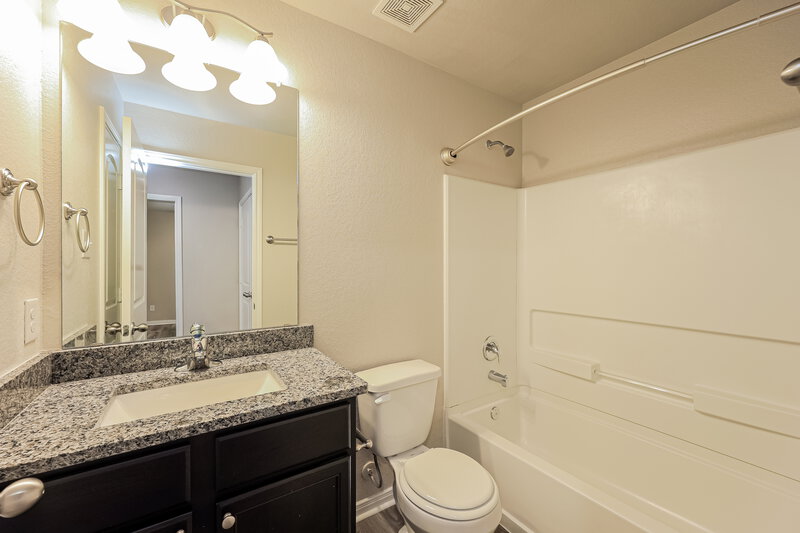 1,630/Mo, 6427 Woodcliff Bnd San Antonio, TX 78222 Bathroom View