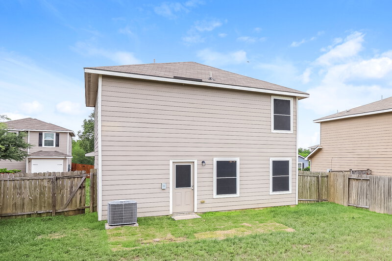 1,630/Mo, 6427 Woodcliff Bnd San Antonio, TX 78222 Rear View