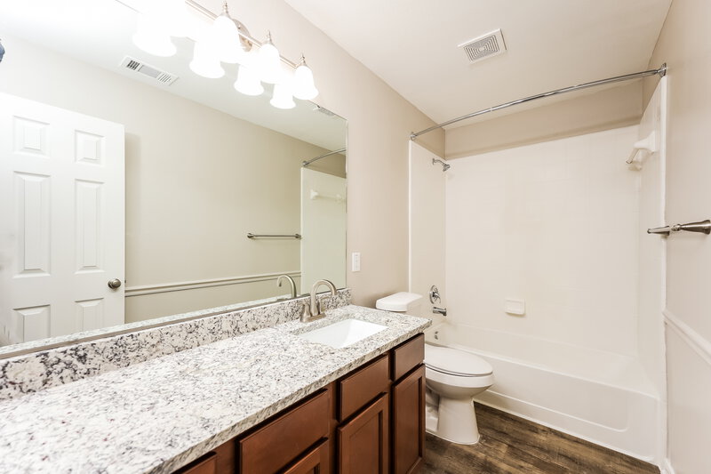 2,320/Mo, 7927 Live Oak Vista San Antonio, TX 78250 Bathroom View
