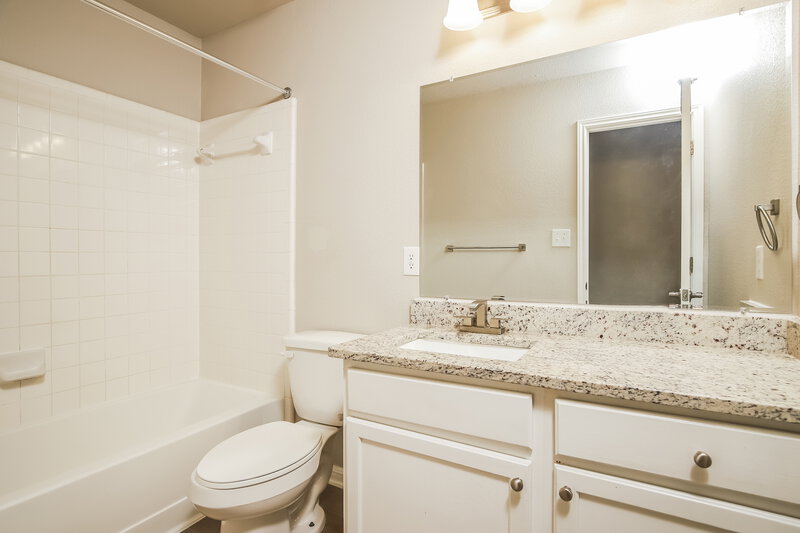 1,970/Mo, 16039 Gino Park San Antonio, TX 78247 Bathroom View