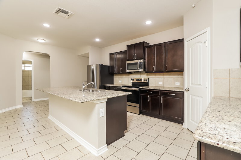 1,770/Mo, 12114 Pearl Jubilee San Antonio, TX 78245 Kitchen View 2