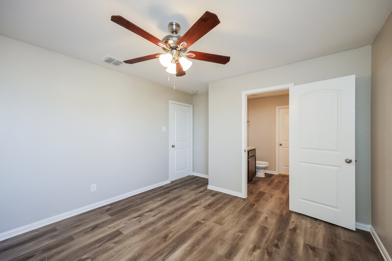 1,515/Mo, 11711 Viney Pass San Antonio, TX 78252 Main Bedroom View 2