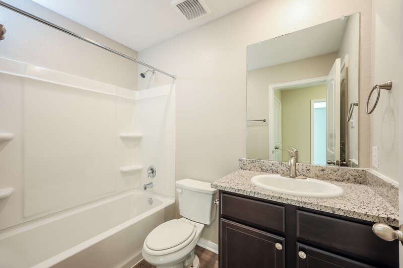 1,515/Mo, 11711 Viney Pass San Antonio, TX 78252 Bathroom View 2