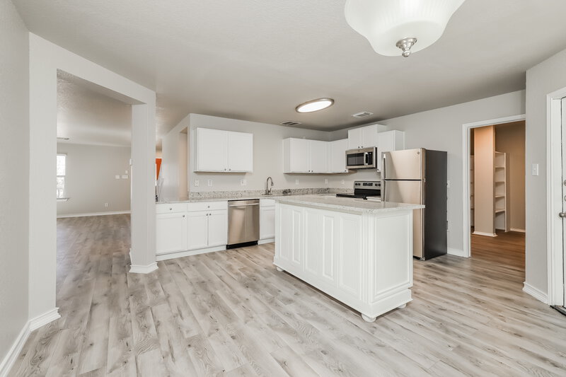 2,300/Mo, 906 Saxonhill Dr San Antonio, TX 78253 Kitchen View