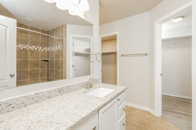 2,300/Mo, 906 Saxonhill Dr San Antonio, TX 78253 Main Bathroom View