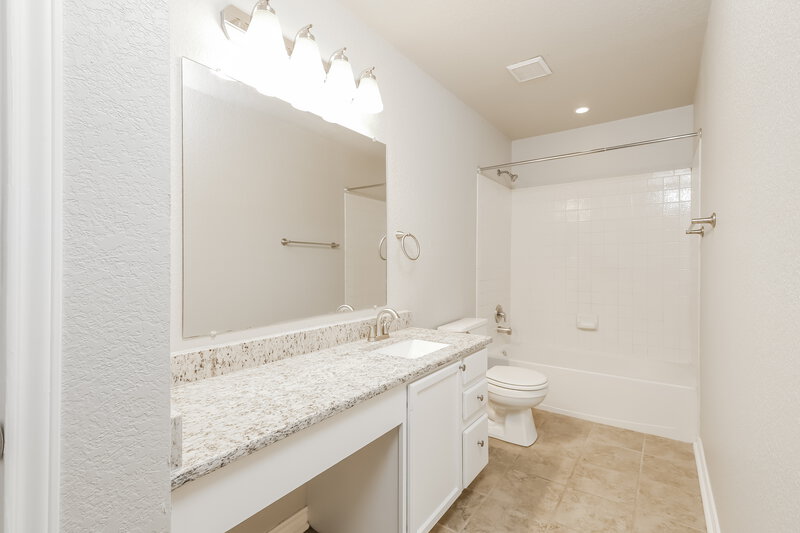 2,300/Mo, 906 Saxonhill Dr San Antonio, TX 78253 Bathroom View 2