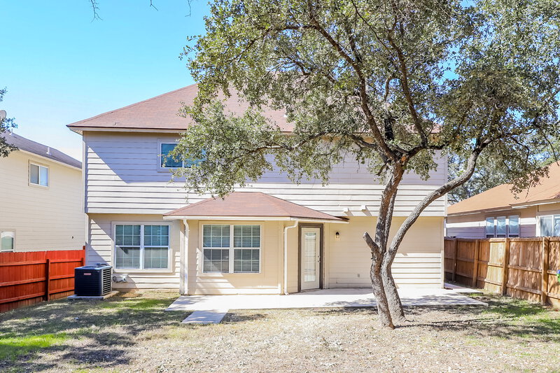 2,300/Mo, 906 Saxonhill Dr San Antonio, TX 78253 Rear View