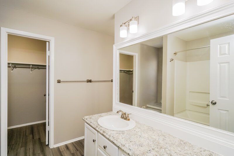 3,600/Mo, 7314 Arbeth Pl San Antonio, TX 78250 Main Bathroom View