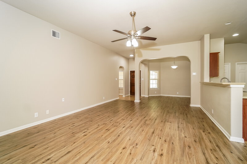 2,175/Mo, 13610 Tivoli Gdns Live Oak, TX 78233 Living Room View 3