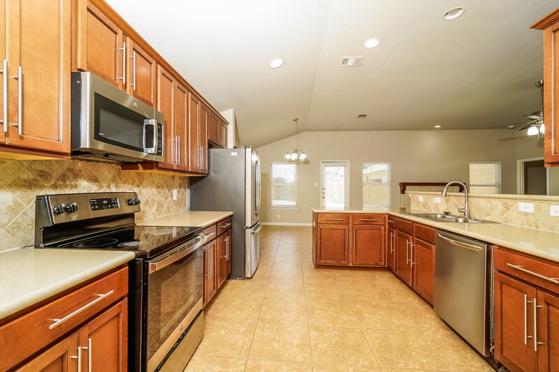 2,175/Mo, 13610 Tivoli Gdns Live Oak, TX 78233 Kitchen View