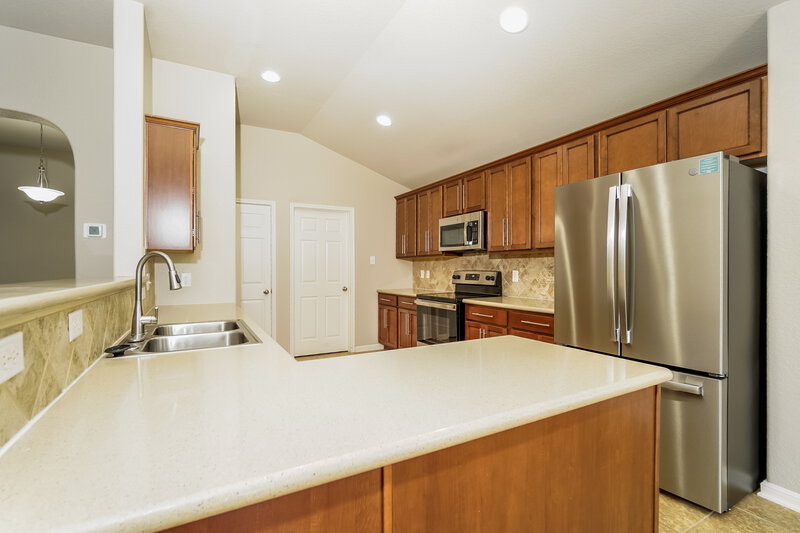 2,175/Mo, 13610 Tivoli Gdns Live Oak, TX 78233 Kitchen View 2
