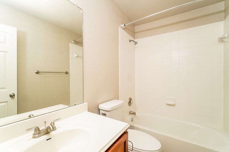 2,175/Mo, 13610 Tivoli Gdns Live Oak, TX 78233 Bathroom View