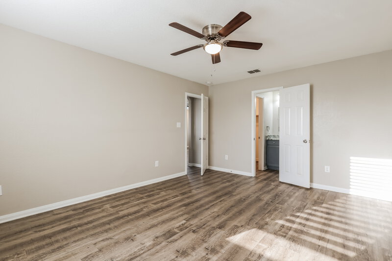 1,425/Mo, 5443 Chase Cyn San Antonio, TX 78252 Main Bedroom View