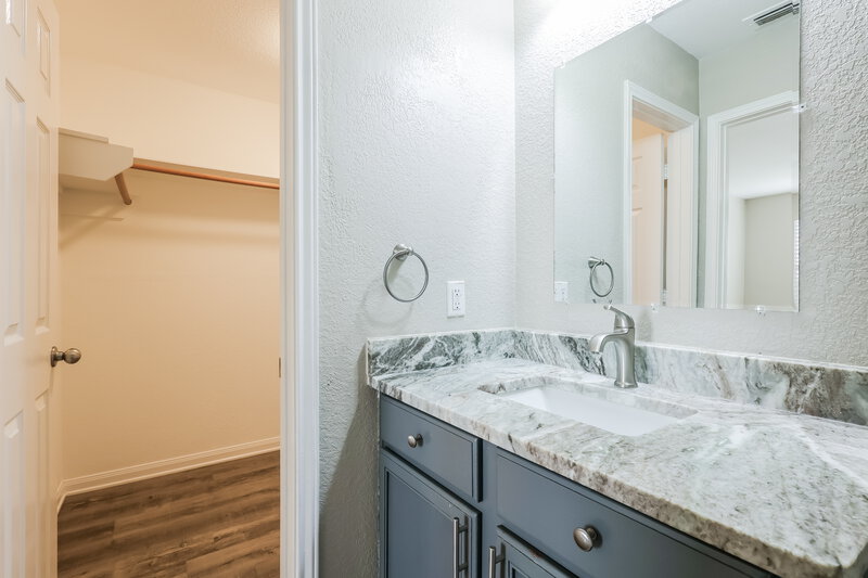 1,425/Mo, 5443 Chase Cyn San Antonio, TX 78252 Main Bathroom View 2