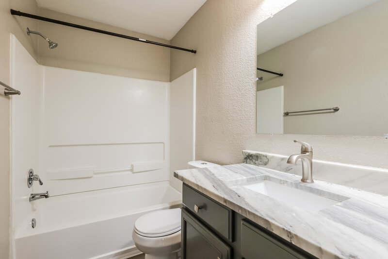 1,425/Mo, 5443 Chase Cyn San Antonio, TX 78252 Bathroom View