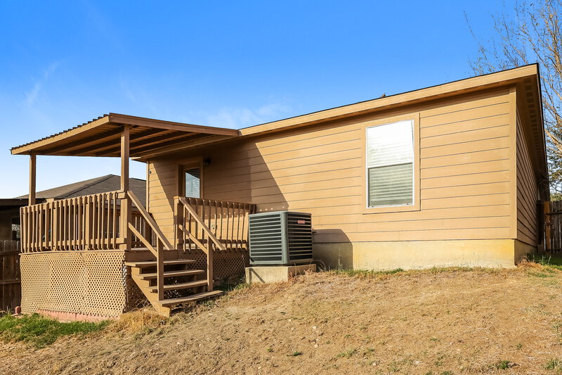 1,425/Mo, 5443 Chase Cyn San Antonio, TX 78252 Rear View
