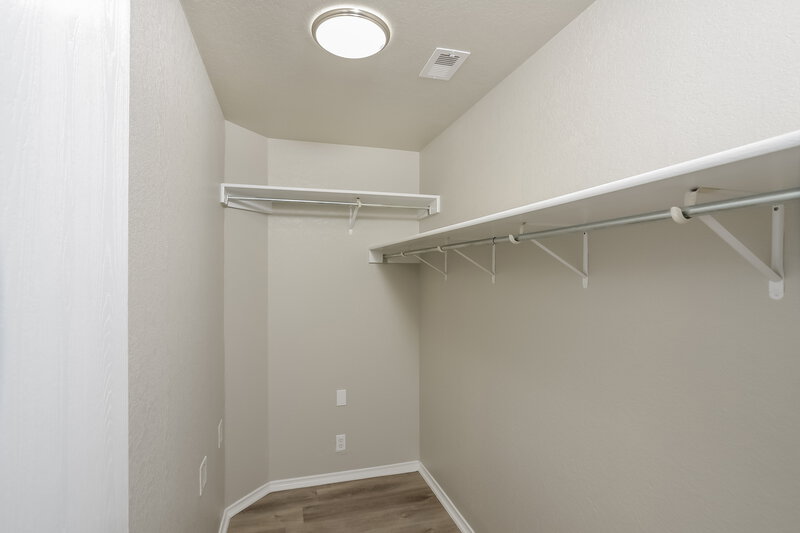 1,680/Mo, 9122 Blazer Pl San Antonio, TX 78245 Walk In Closet View