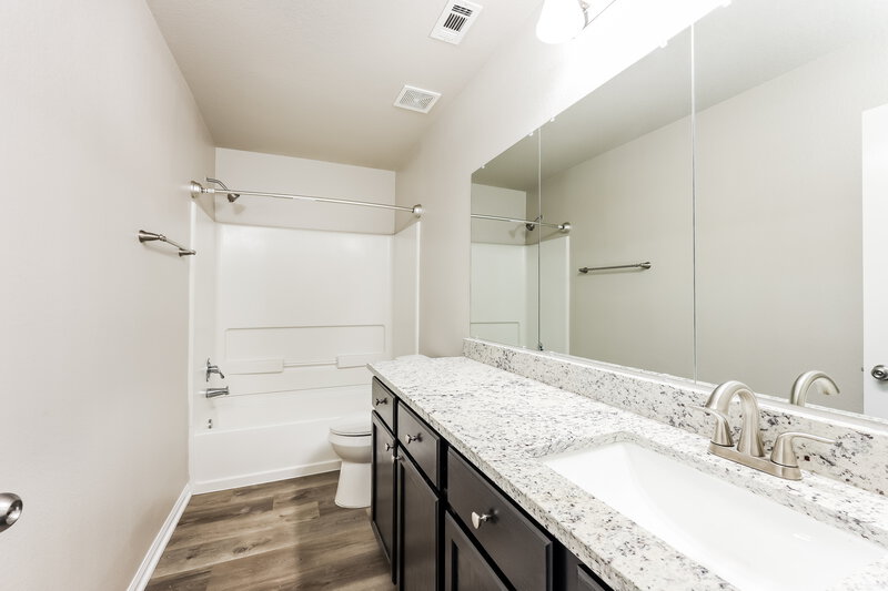 1,990/Mo, 6819 Luckey Path San Antonio, TX 78252 Bathroom View
