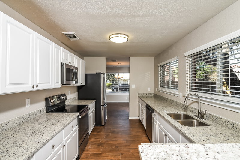 2,060/Mo, 11727 Ripplewood San Antonio, TX 78253 Kitchen View