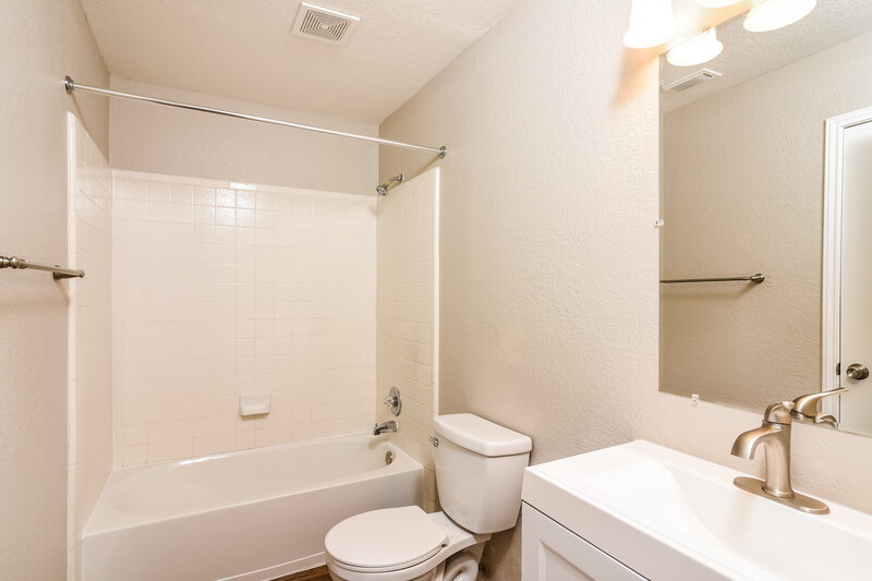 2,060/Mo, 11727 Ripplewood San Antonio, TX 78253 Bathroom View