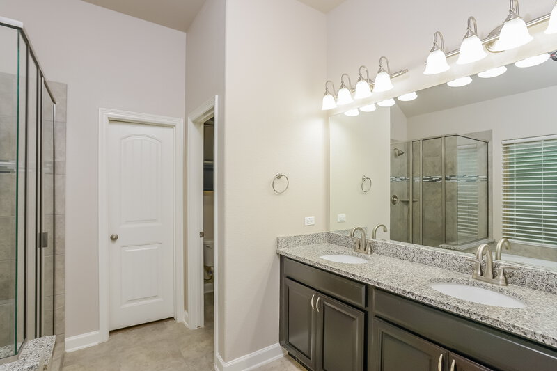 2,060/Mo, 1906 Sirius Grove San Antonio, TX 78245 Bathroom View