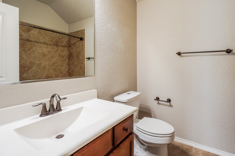 1,630/Mo, 8510 Winchester Way San Antonio, TX 78254 Bathroom View