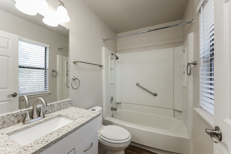 1,820/Mo, 7215 Enchanted Flame St San Antonio, TX 78250 Main Bathroom View