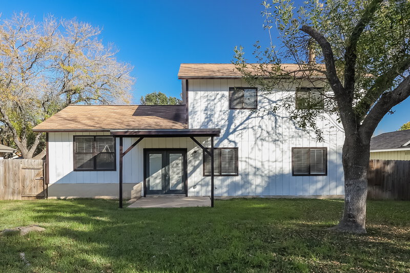 1,820/Mo, 7215 Enchanted Flame St San Antonio, TX 78250 Rear View