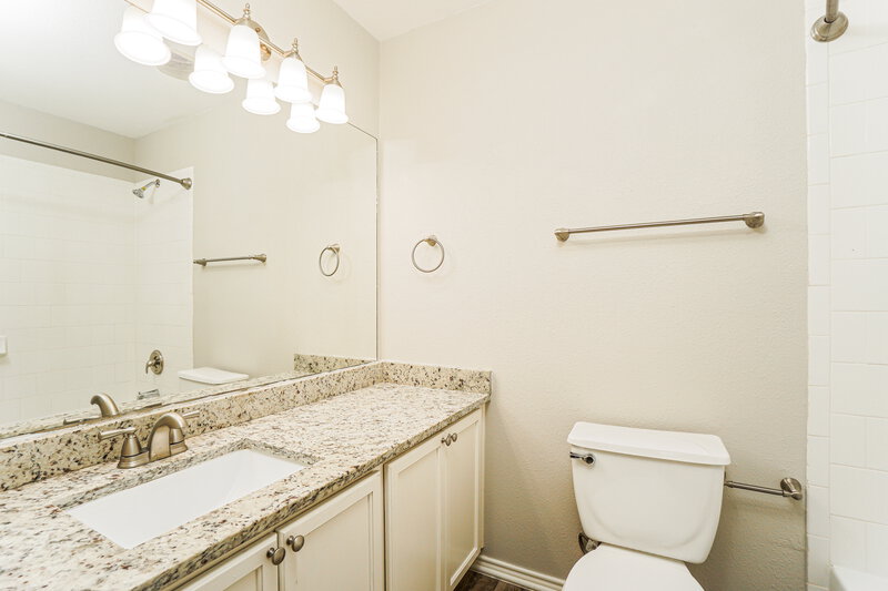 1,790/Mo, 15810 Brisbane Dr Selma, TX 78154 Main Bathroom View