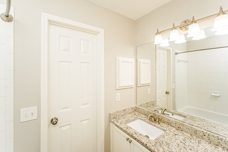 1,790/Mo, 15810 Brisbane Dr Selma, TX 78154 Main Bathroom View 2